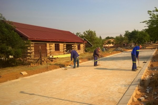 early stages log home building