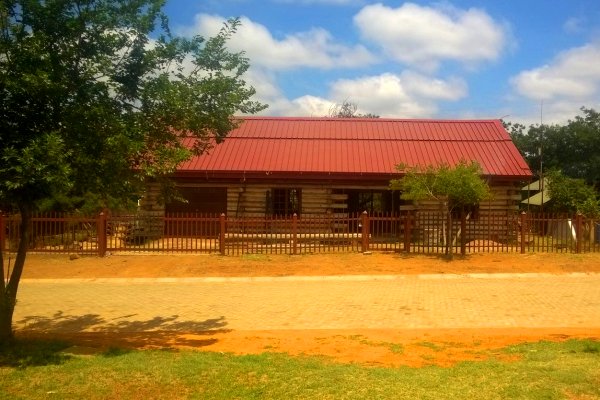 Hennie's log home